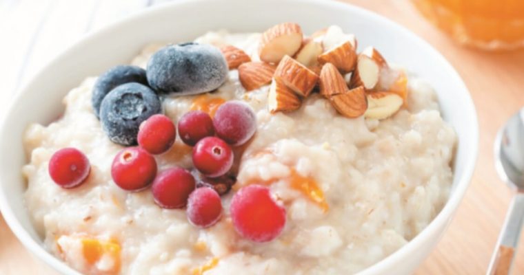 Papas de farinha de aveia com amêndoa e pêssego