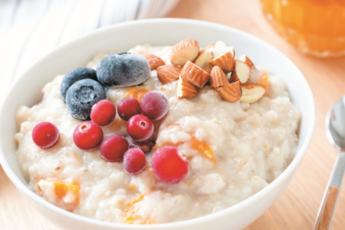 Papas de farinha de aveia com amêndoa e pêssego