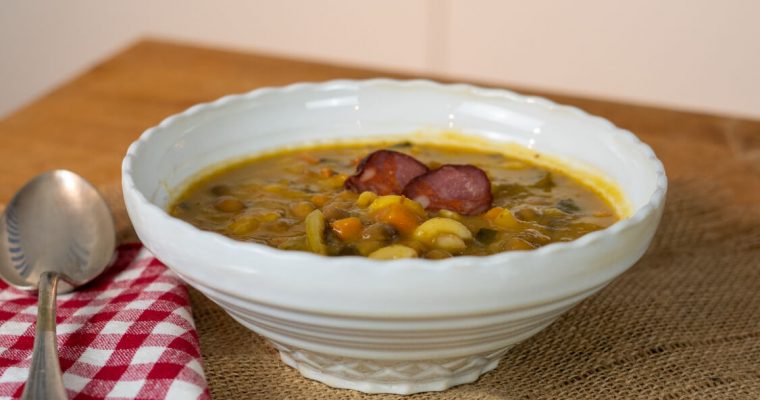 Sopa de feijão com chouriço: uma entrada caseira irresistível!