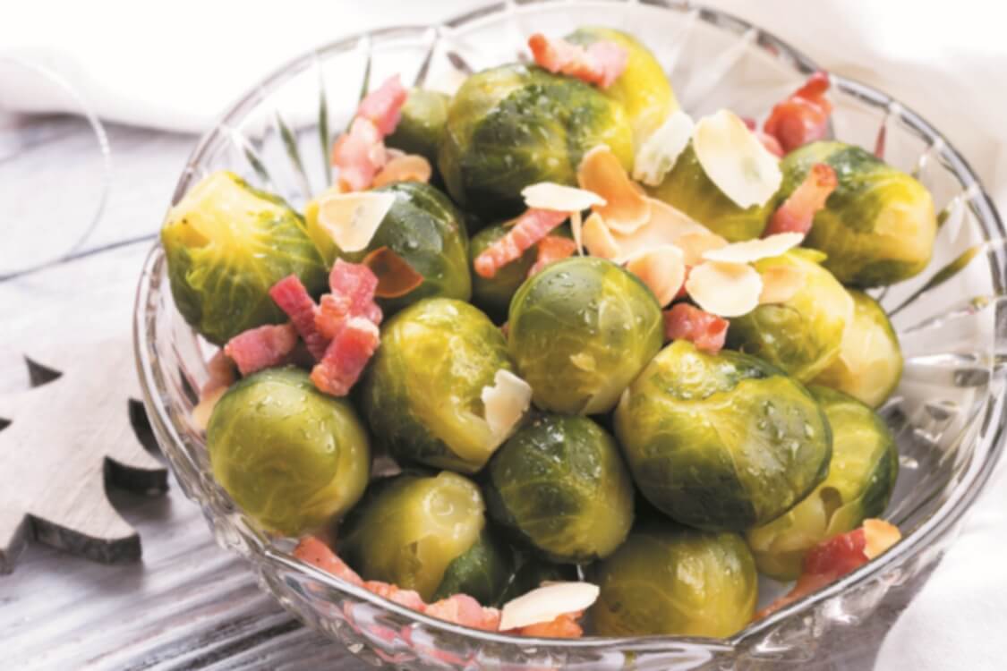 CouvesdeBruxelas salteadas com amêndoas e bacon um rico petisco!