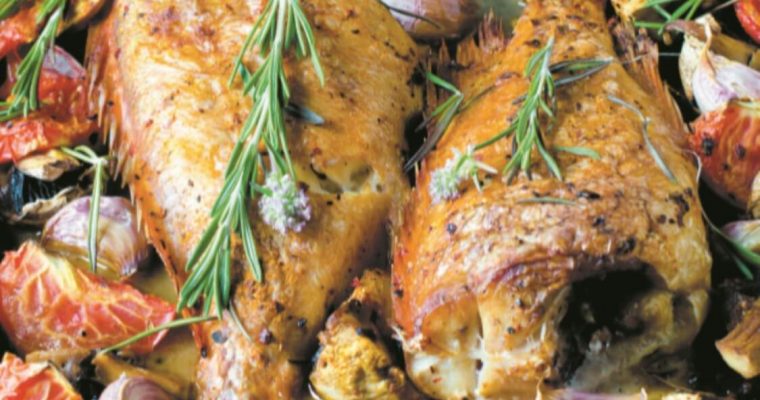 Red fish assado com tomate e cogumelos: um petisco natalício!