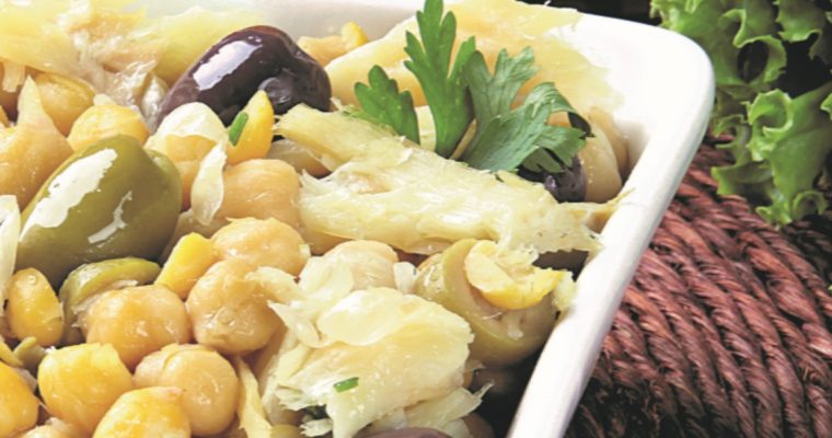 Salada de grão e bacalhau, para começar uma apetitosa ceia de Natal!