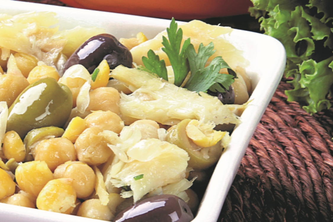 Salada de grão e bacalhau, para começar uma apetitosa ceia de Natal!