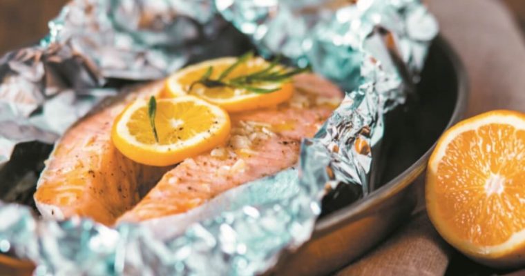 Salmão em papelote: para todos ficarem com “água na boca”, neste Natal!