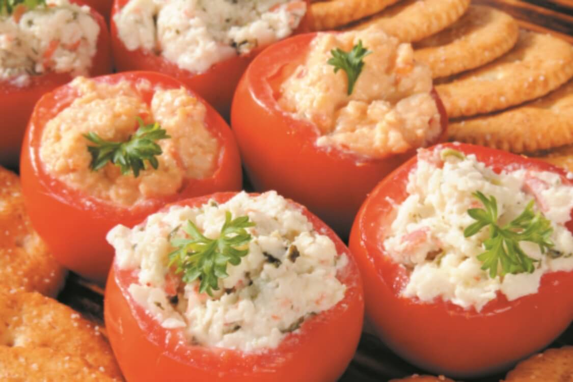 Tomate recheado com sapateira: uma entrada natalícia com sabor a mar!