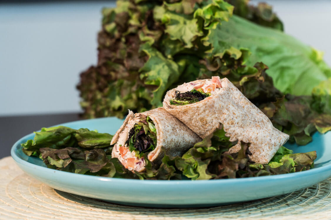 Wrap de frango à mediterrânea: para quem adora petiscos práticos!