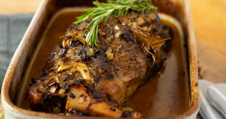 Perna de borrego assada no forno: vai ver que fica uma delícia!