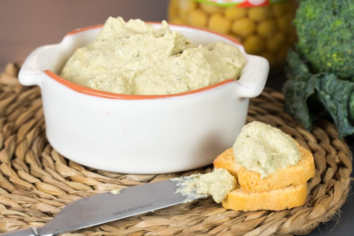 Húmus com brócolos: um paté saudável para os seus snacks!