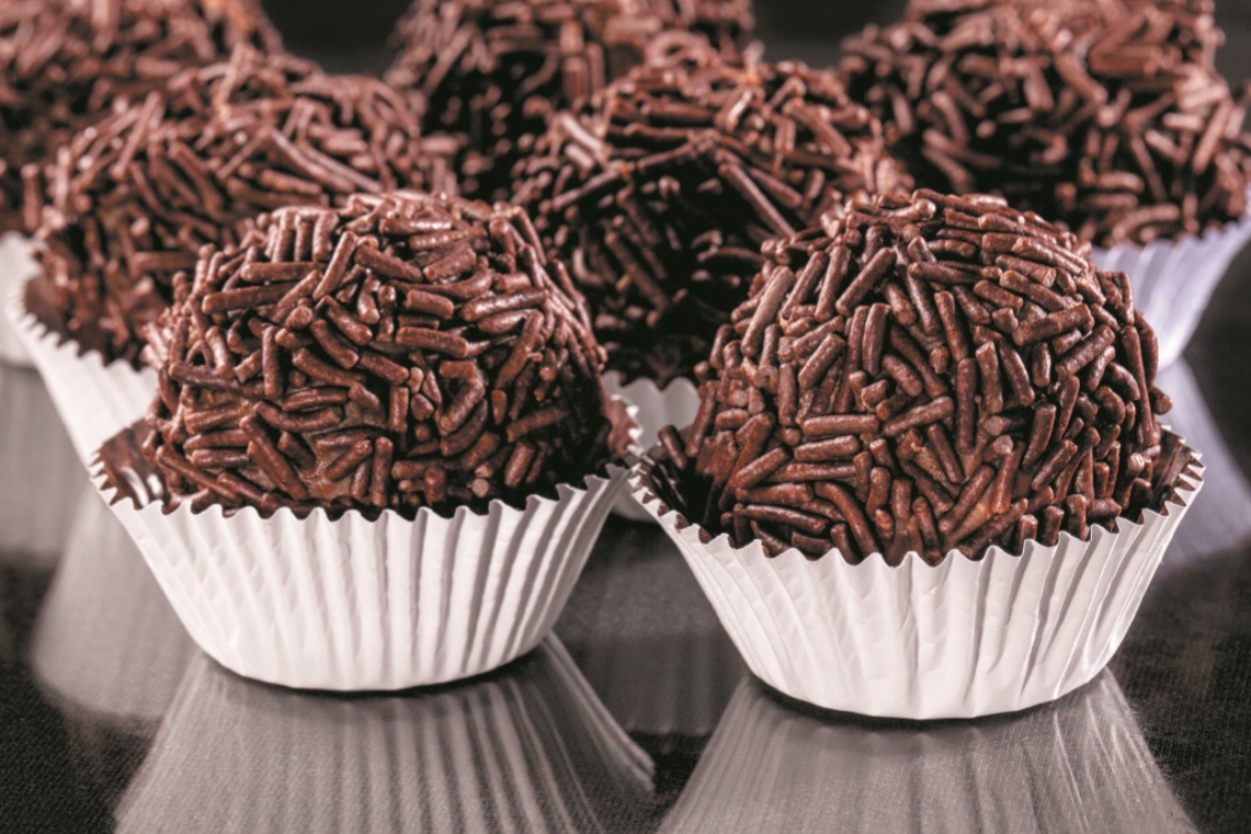 Brigadeiro: um doce de chocolate para agradar, no Dia do Pai!