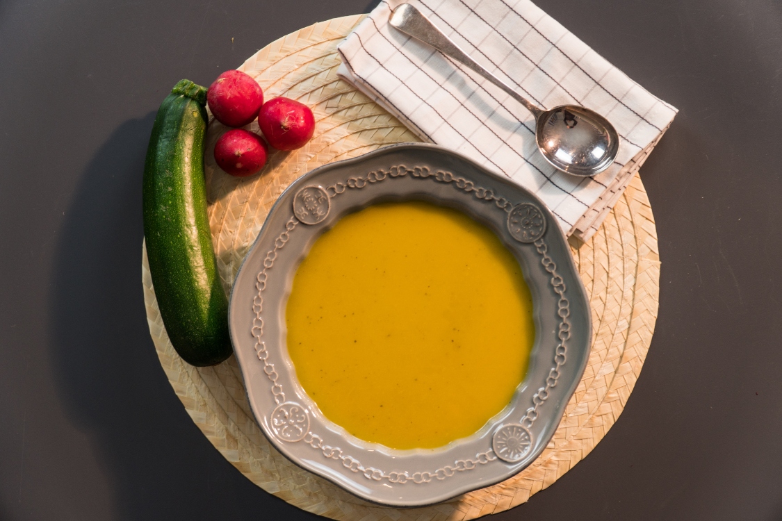 Creme de curgete e rabanetes sem batata: vai adorar esta entrada!