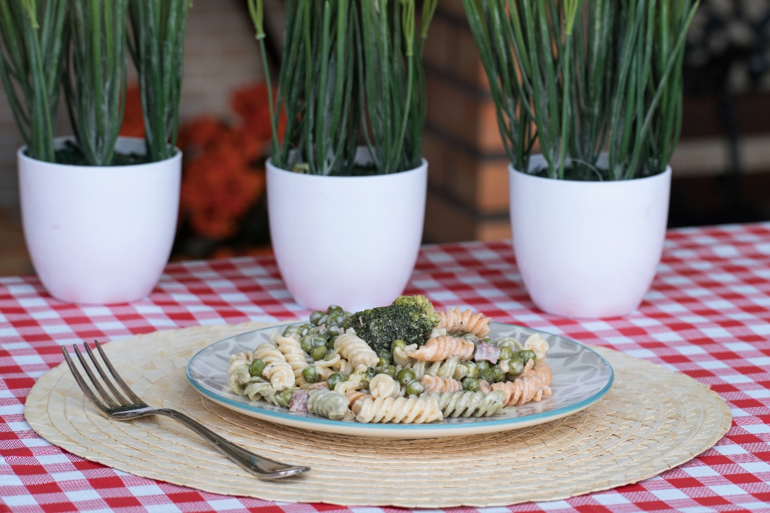Fusilli com frango, bacon e brócolos: mais simples não podia ser!