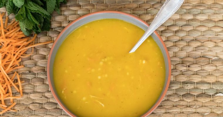 Sopa de frango e hortelã: um mimo para o seu paladar!