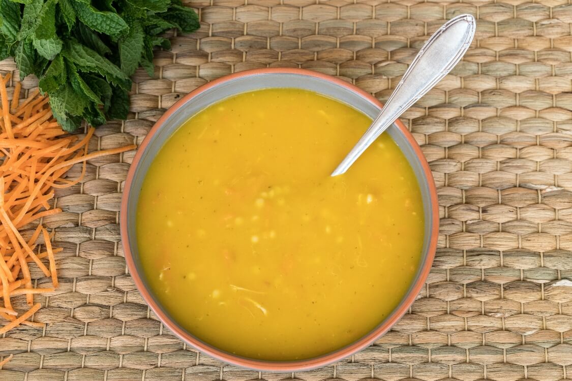 Sopa de frango e hortelã: um mimo para o seu paladar!