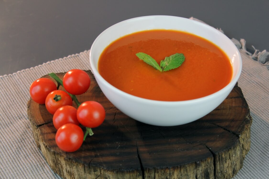 Sopa de tomate e hortelã: para quem é fã de uma boa sopa!