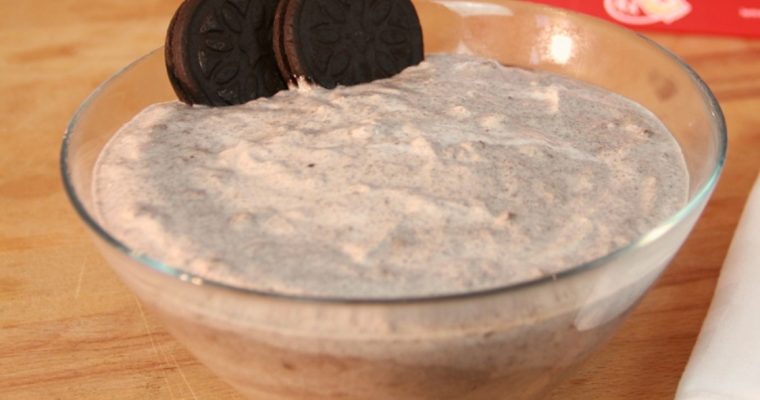 Mousse de bolachas de cacau com recheio: nenhuma criança resiste!