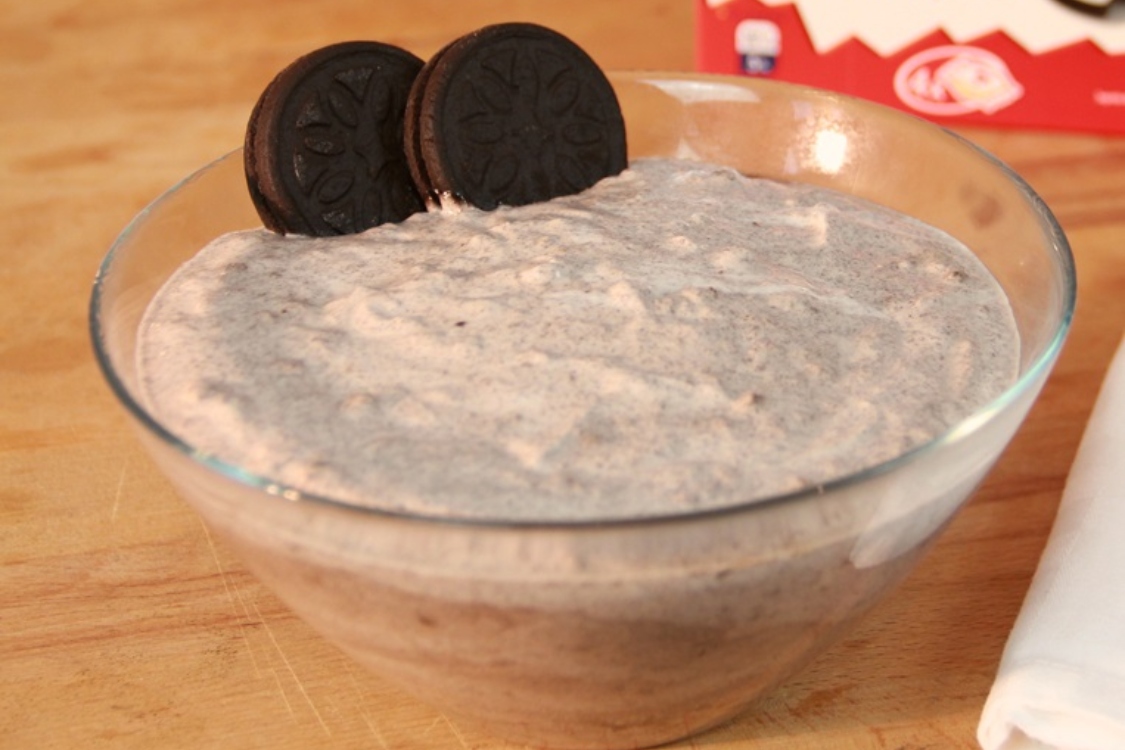 Mousse de bolachas de cacau com recheio: nenhuma criança resiste!