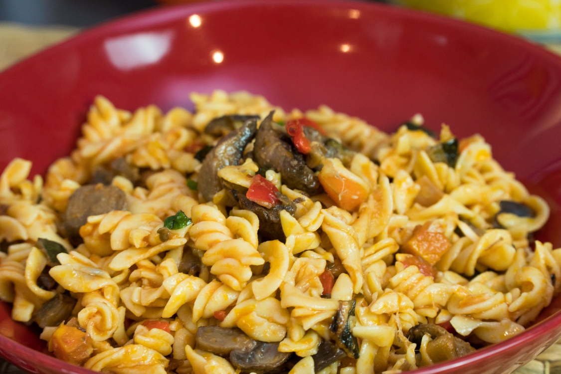 Fusilli com bolonhesa de vegetais: receita simples e saudável!