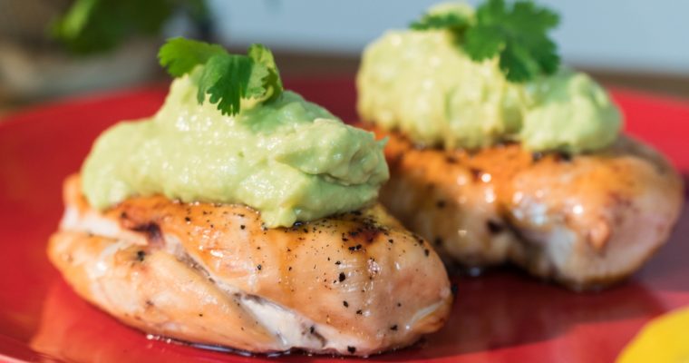 Frango assado com mel e abacate: uma receita diferente… e saborosa!