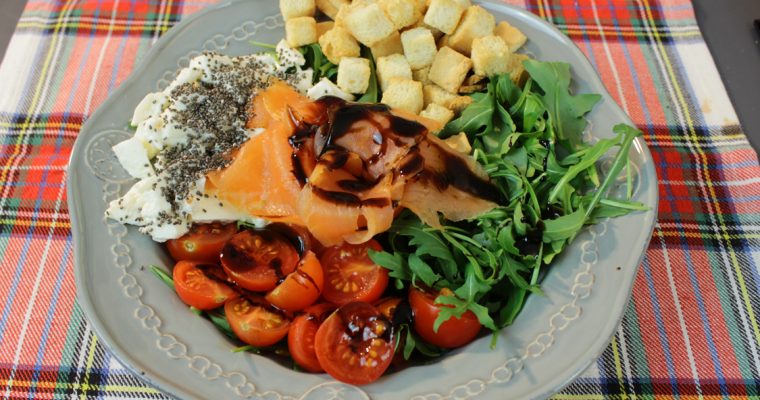 Salada de salmão: que mistura rica de sabores!