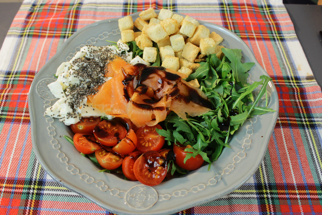 Salada de salmão: que mistura rica de sabores!