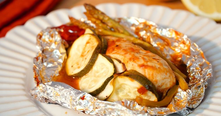 Papelote de barbecue de frango e vegetais: dá água na boca!