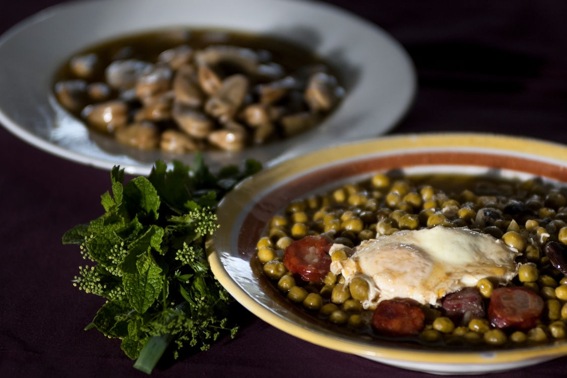 Ervilhas com ovos escalfados: petisco fácil de preparar e rápido!