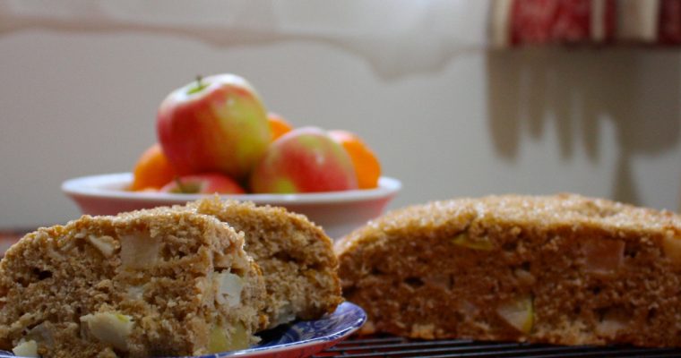 Bolo de maçã sem farinha e sem açúcar