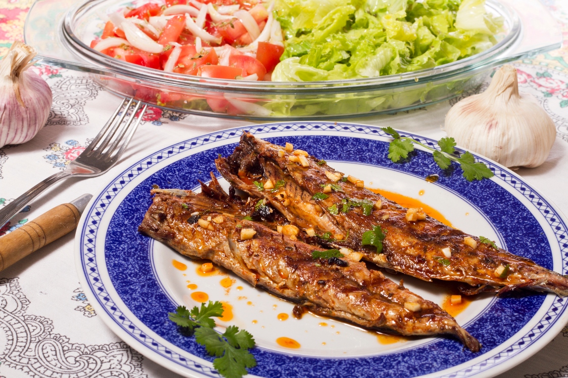 Cavala frita com molho à espanhola: vai fazer muito sucesso na passagem de ano!