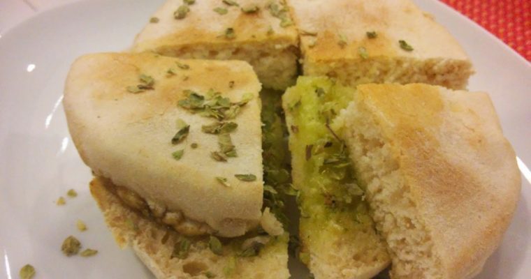 Receita de bolo do caco com manteiga de alho à moda da Madeira