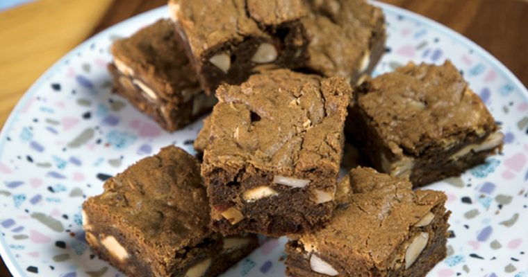 Brownie de chocolate branco: para adoçar um lanche de inverno!