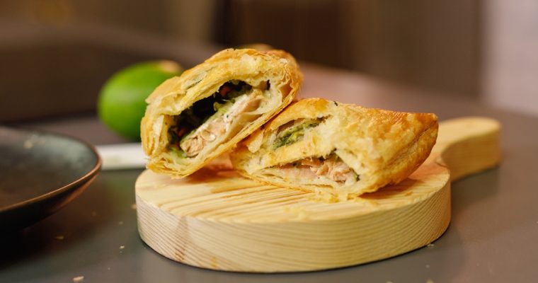 Surpreenda o paladar com um strudel de salmão com espinafres e queijo!