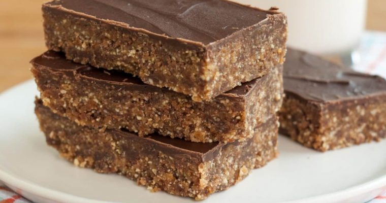 Barras energéticas de chocolate e amendoim