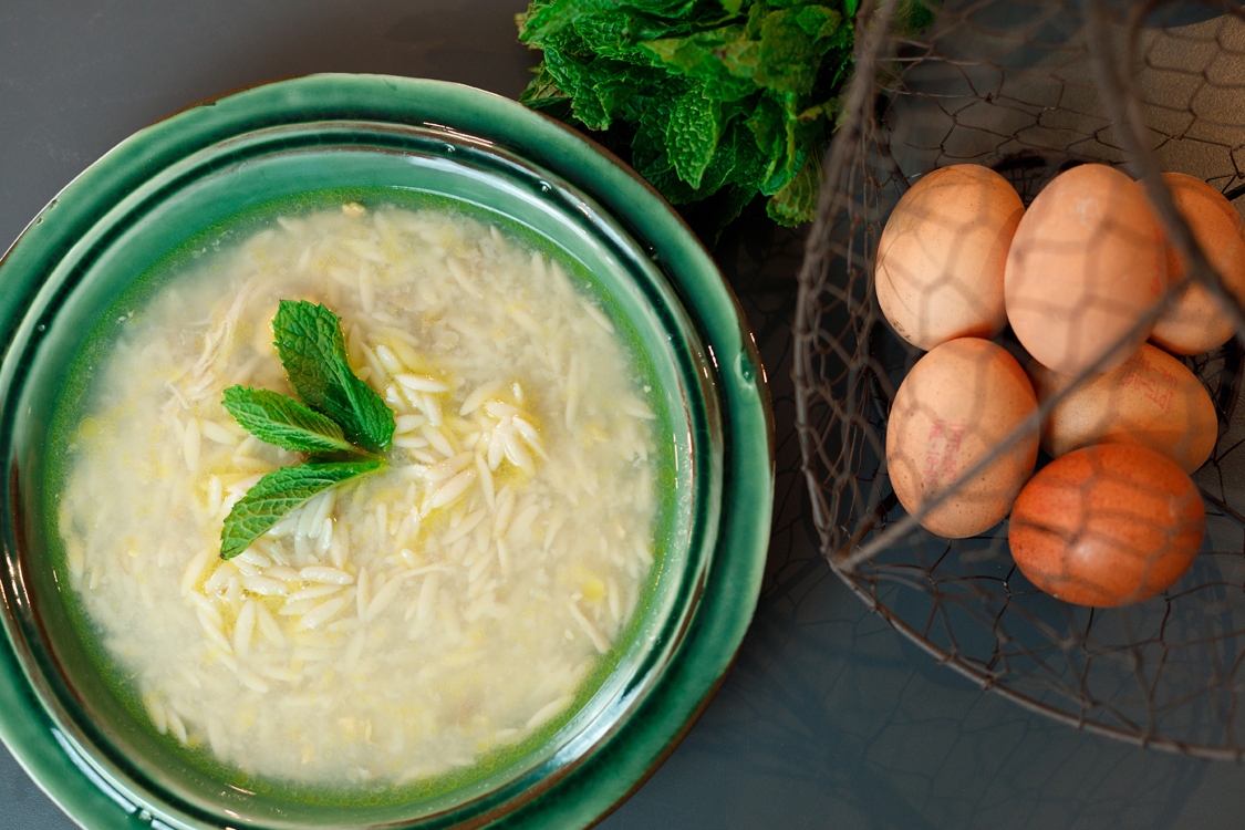 Faça uma canja de galinha para os dias frios que estão a chegar!