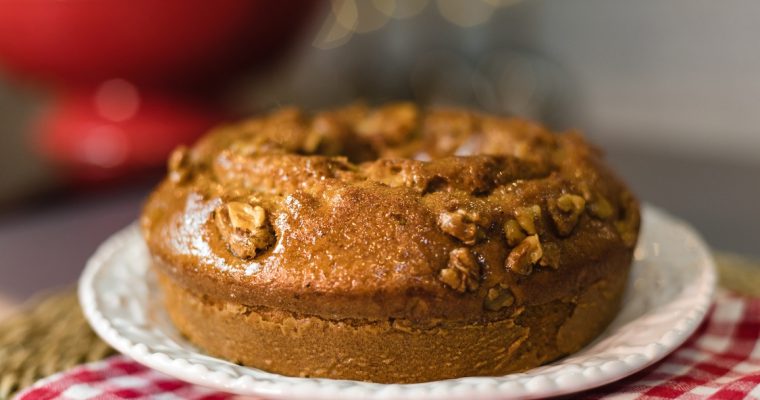 Bolo de noz e mel com farelo de aveia