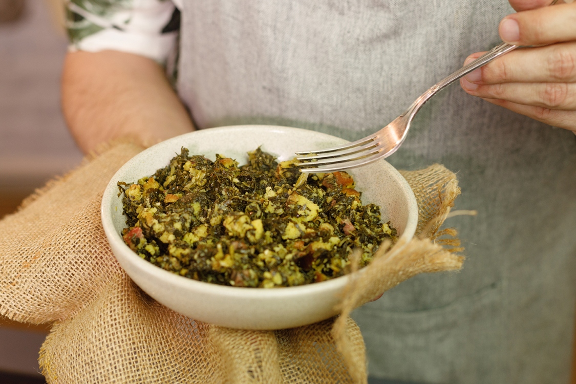 Migas de Couve com Feijão-Frade e Broa