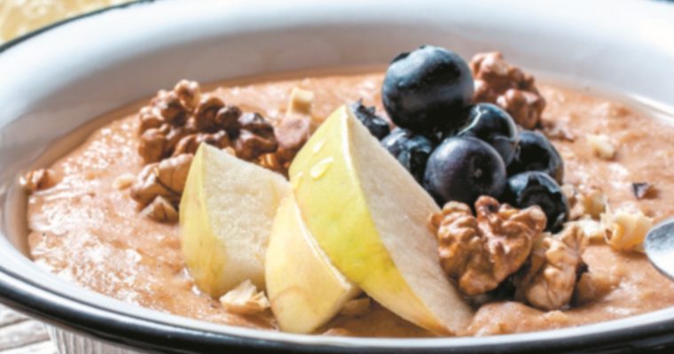 Papas de aveia, maçã, canela e mel