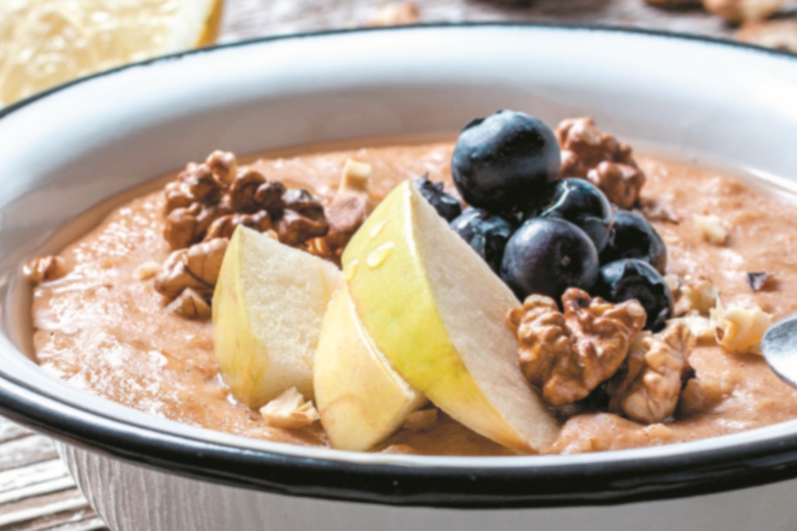 Papas de aveia, maçã, canela e mel