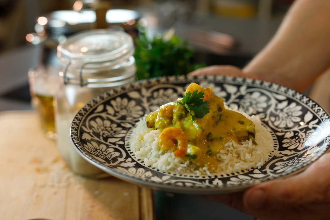 Caril de peixe e camarão