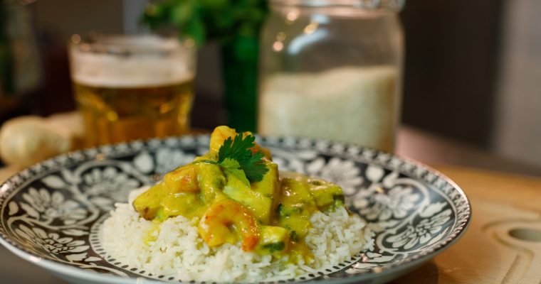 Caril de peixe e camarão