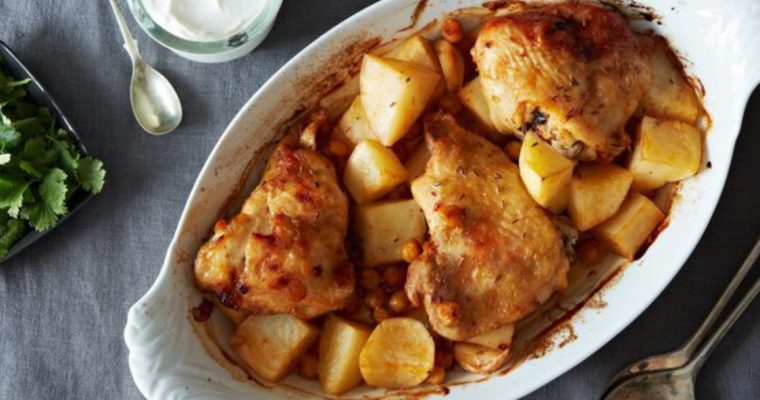 Frango assado com batatas e grão-de-bico