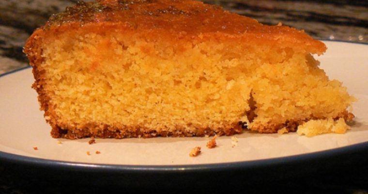 Bolo húmido de limão