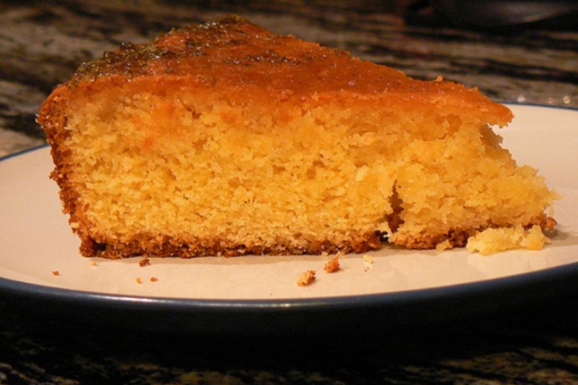 Bolo húmido de limão