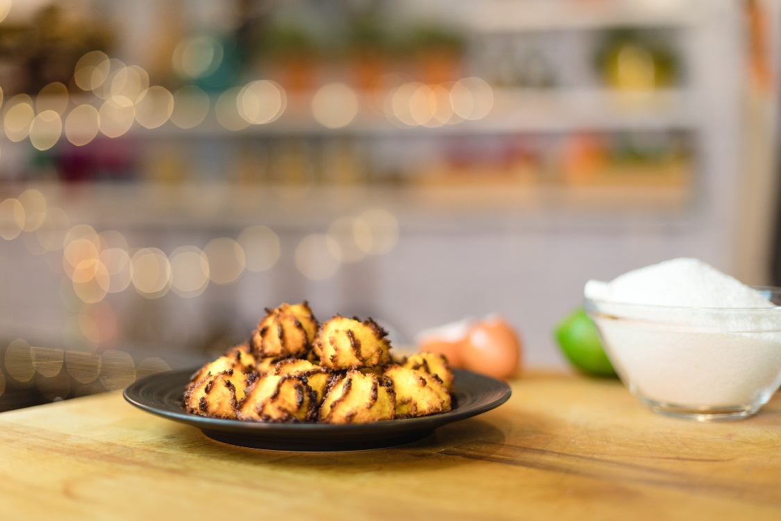 Beijinhos de limão e coco