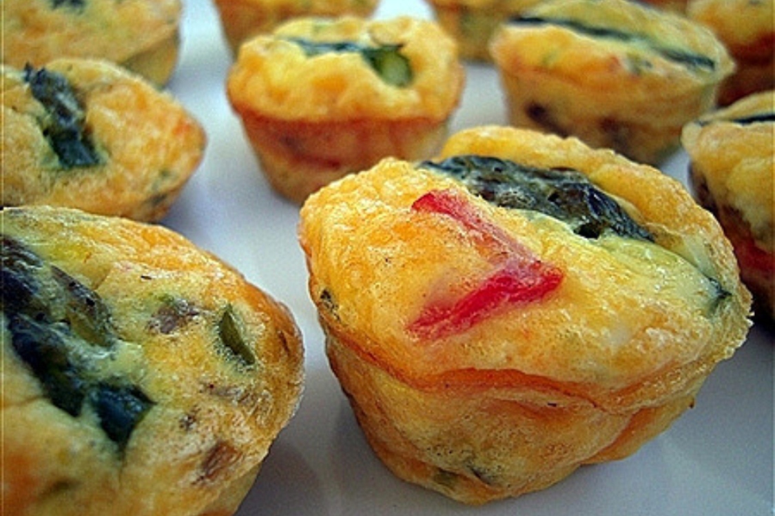 Mini quiches de queijo e espinafres
