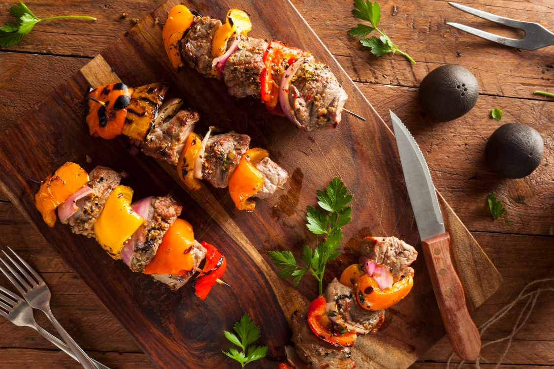 Espetada de carnes e vegetais