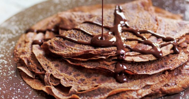 Receita deliciosa de crepes de chocolate com recheio