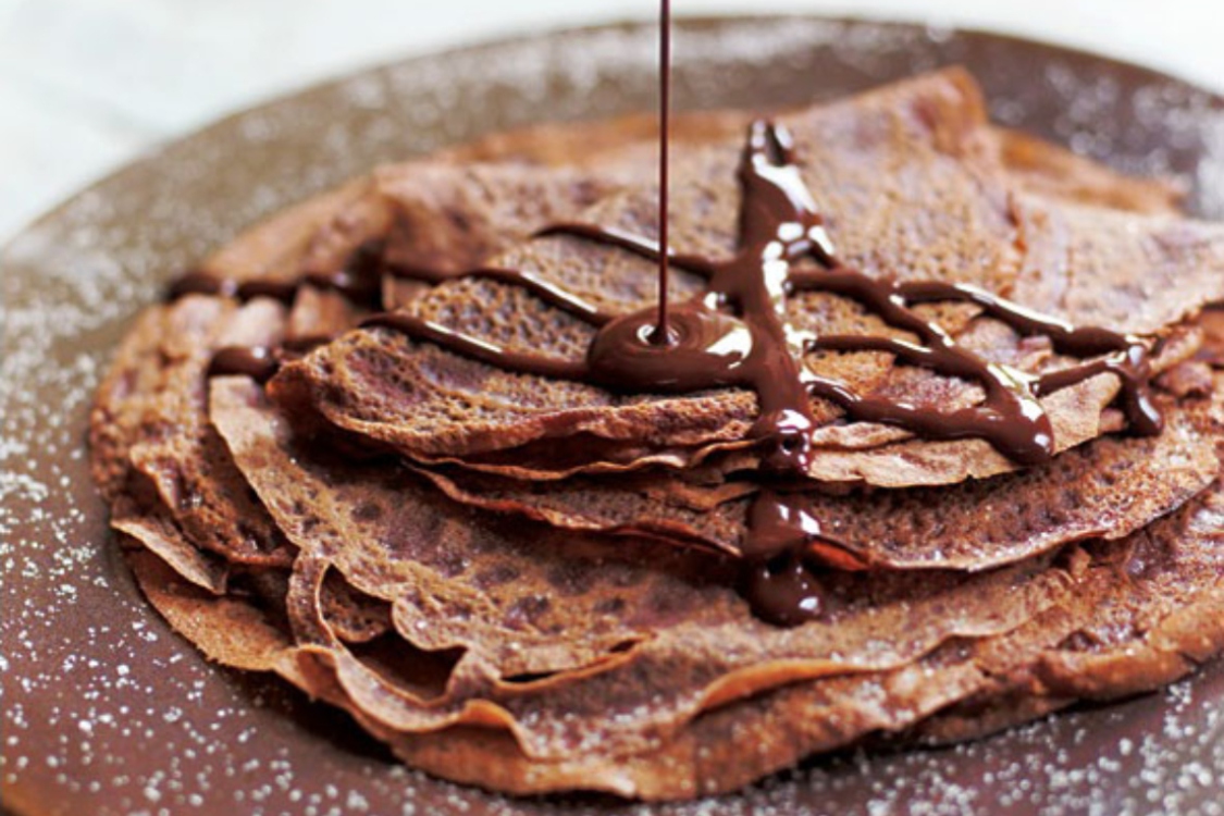 Receita deliciosa de crepes de chocolate com recheio