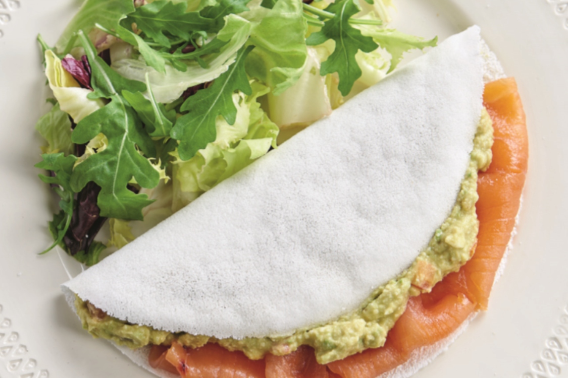 Tapioca de salmão e guacamole