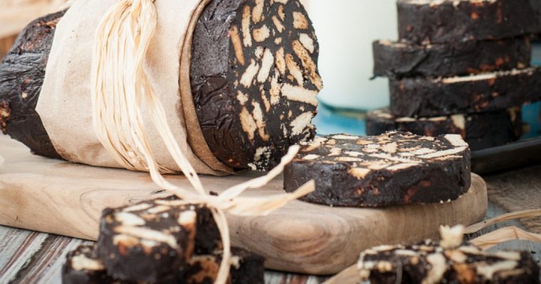 Salame de chocolate com leite condensado e avelãs