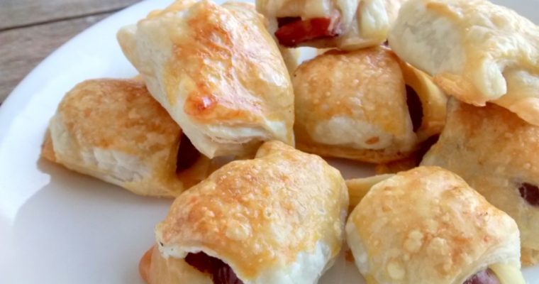 Mini folhados de salsicha